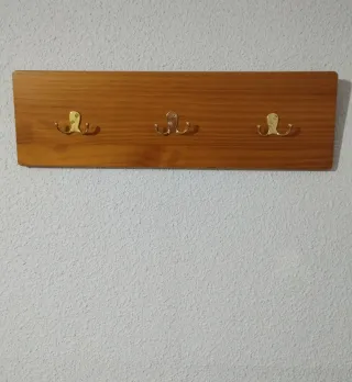 Perchero de pared Madera y Metal Dorado 63×19 CT