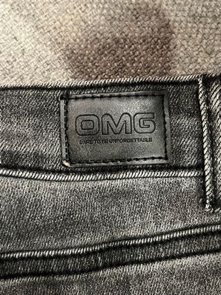 Pantalón vaquero gris estilo skinny flare