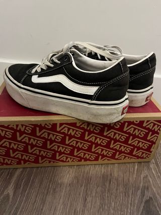 Zapatillas Vans Negras y Blancas