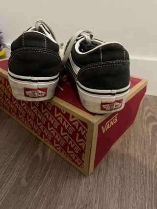 Zapatillas Vans Negras y Blancas