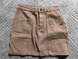 Falda vaquera corta marrón/rosa