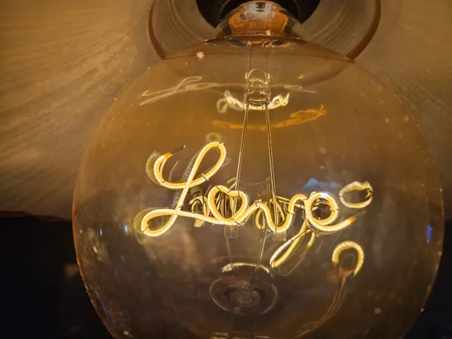 Bombilla Vintage Love Filamento Dorado