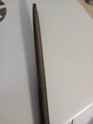 Escofina antigua con mango de madera