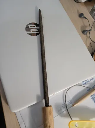 Escofina antigua con mango de madera