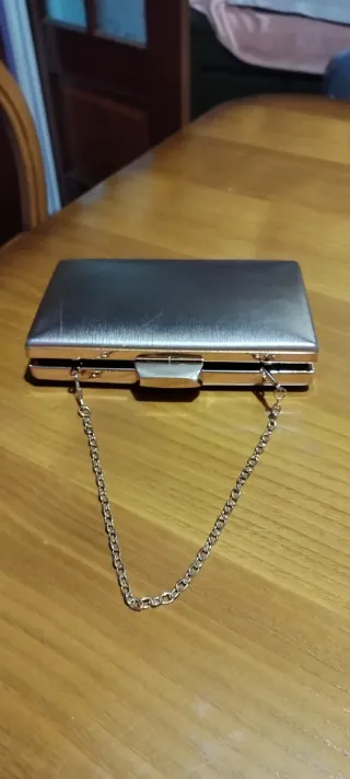 Bolso de mano caja rígida plateado