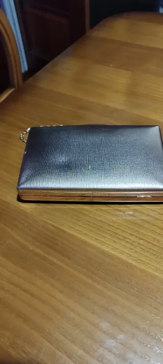 Bolso de mano caja rígida plateado