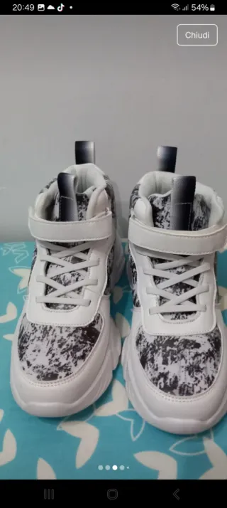 Stivaletti alla caviglia grigio e bianchi