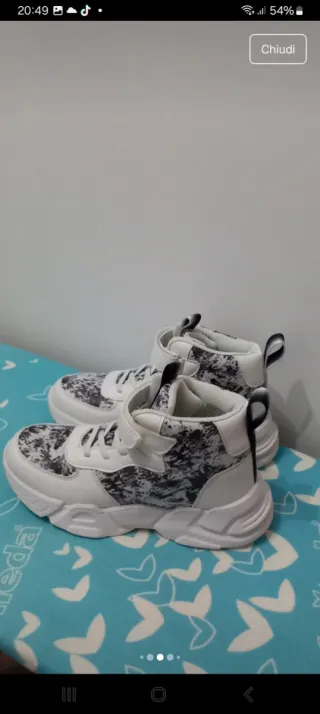 Stivaletti alla caviglia grigio e bianchi