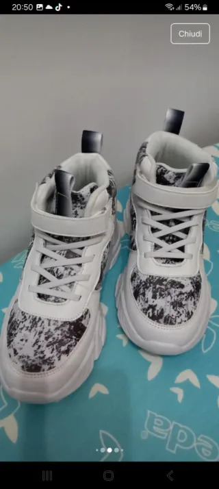 Stivaletti alla caviglia grigio e bianchi