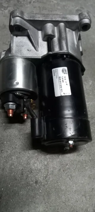 Motor de arranque HELLA 8EA 011 610-521