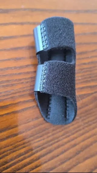 Férula para dedo ajustable