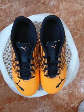 Botas de fútbol Puma Naranja y Negro ¡TALLA 34!