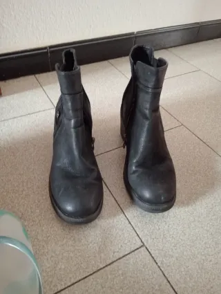 Botas grises con forro blanco