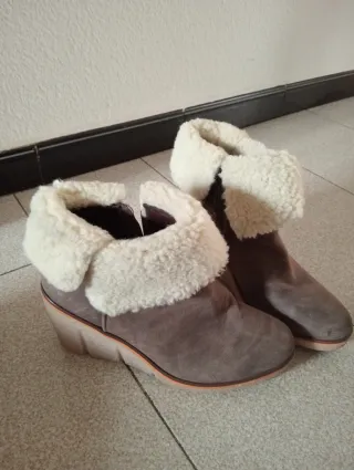 Botas grises con forro blanco