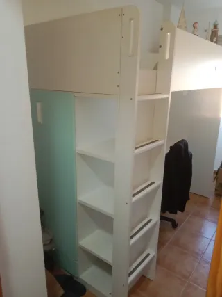 Cama  escritorio y armario chico con cajón