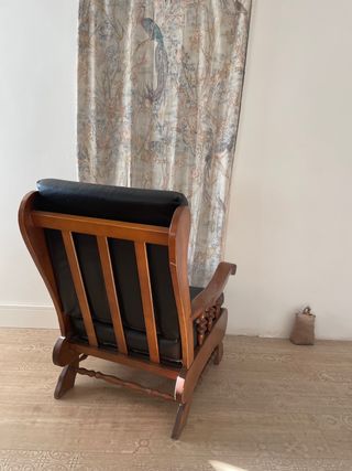 Sillón de madera tapizado