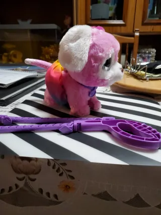 Perro de peluche interactivo rosa