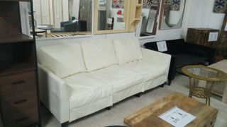 Sofá blanco de tela