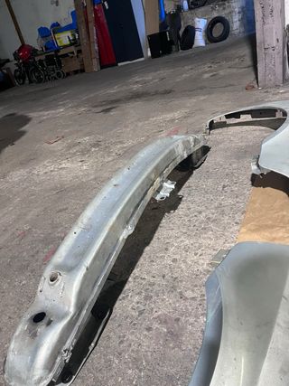 Travesaño delantero Laguna 2