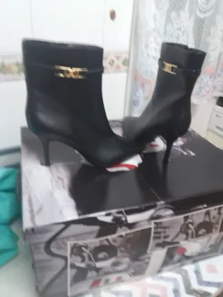 Botines negros mujer con borreguito