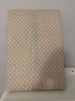 Colchoneta cambiador bebé lunares