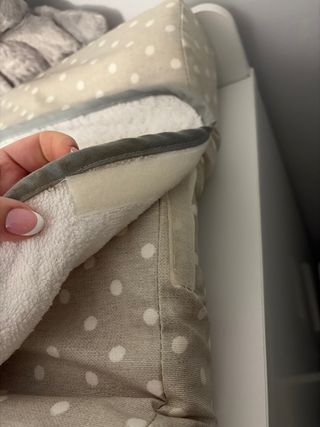 Colchoneta cambiador bebé lunares
