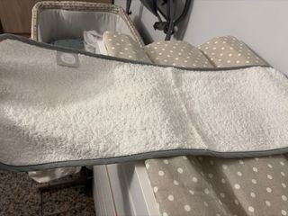 Colchoneta cambiador bebé lunares