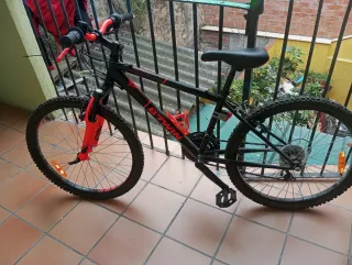 Bicicleta Montaña Negra y naranja