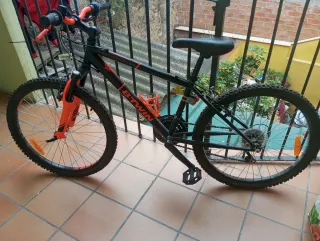 Bicicleta Montaña Negra y naranja
