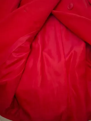 Abrigo paño rojo talla 38, es como una S