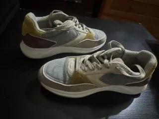 Zapatillas HOFF grises y amarillas