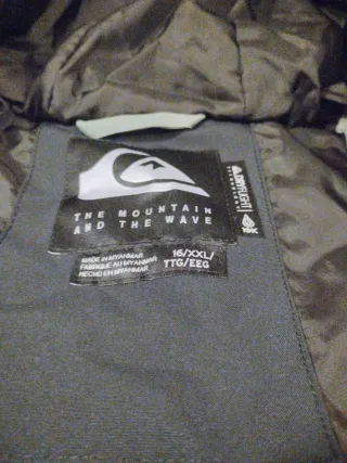 Abrigo Quiksilver verde y negro