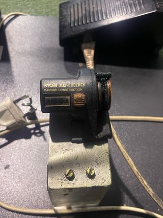 Máquina para poner hilo en carretes de pesca