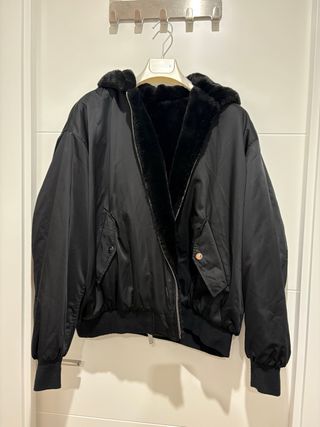 Cazadora reversible,efecto pelo e impermeable.