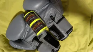 Guantes Boxeo Twins Special Grises y vendas