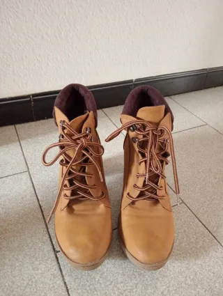 Botines de tacón con cordones