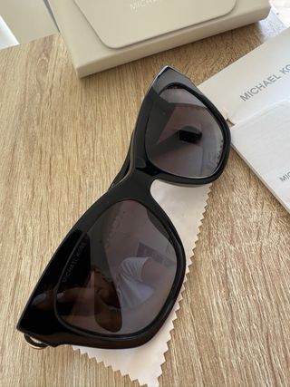 Gafas de Sol Michael Kors Negras y Doradas