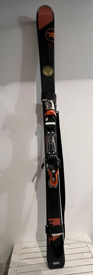 Esquís Rossignol con fijaciones
