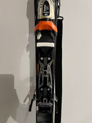 Esquís Rossignol con fijaciones