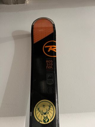 Esquís Rossignol con fijaciones