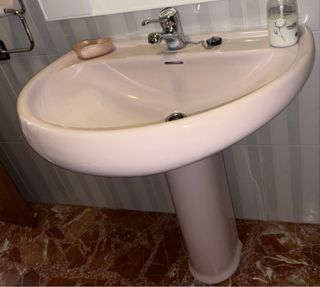 Inodoro Roca rosa y mueble baño