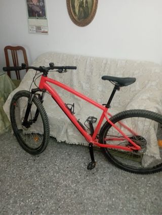 Bicicleta de montaña naranja