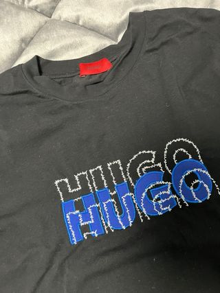 Camiseta Hugo Negra