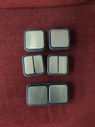 Interruptores y enchufes dorados