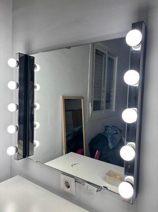 Specchio da trucco con luci LED