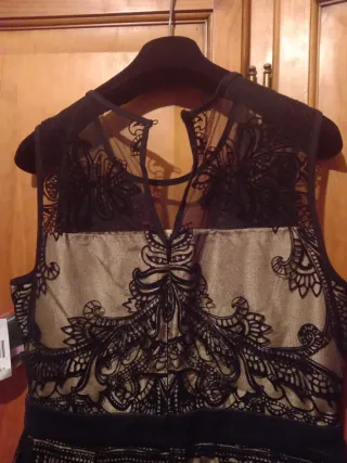 Vestido de fiesta negro y dorado