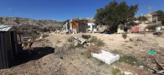 Se alquila terreno con caravana