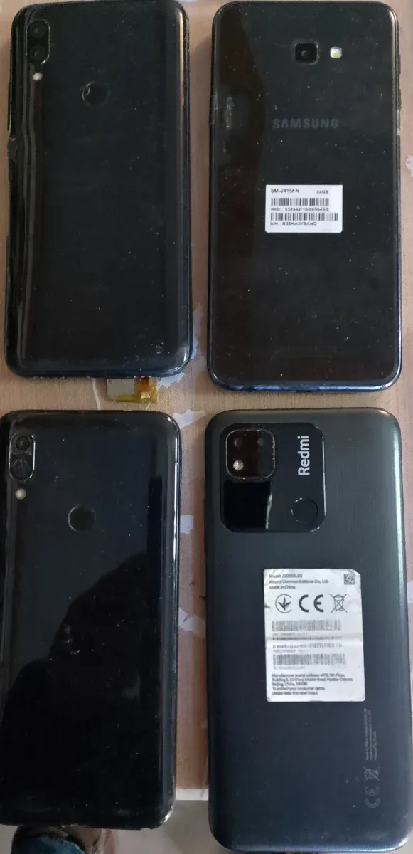 Lotto di 16 cellulari rotti