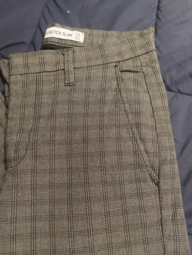 Pantalón de vestir gris a cuadros