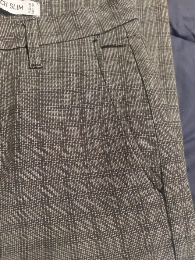 Pantalón de vestir gris a cuadros